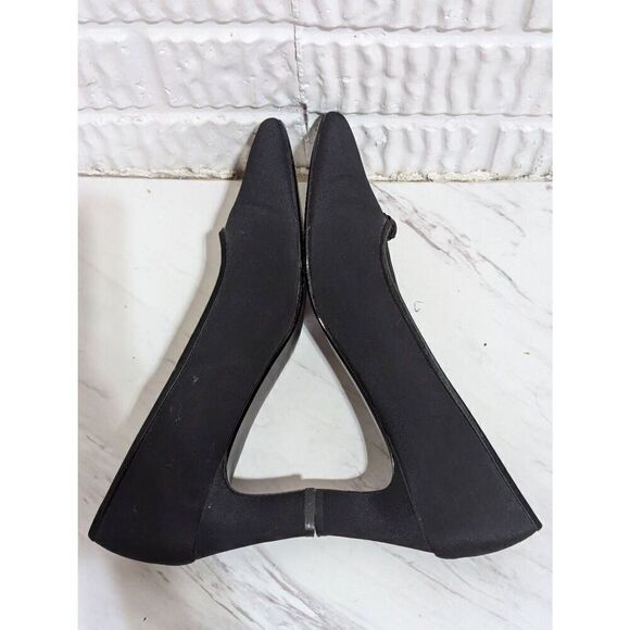 Night Life Women's Black Fabric Rosette Trimmed Pump  Flat Shoe Size 9M - Picture 9 of 9